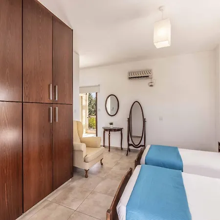 Michael Coral Villa Peyia