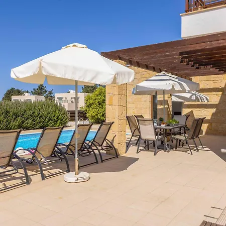 Michael Coral Πέγεια