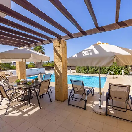 Michael Coral Πέγεια