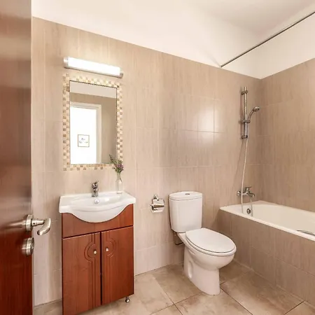 Michael Coral Βίλα *