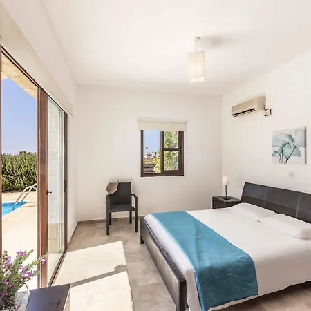 Michael Coral Πέγεια