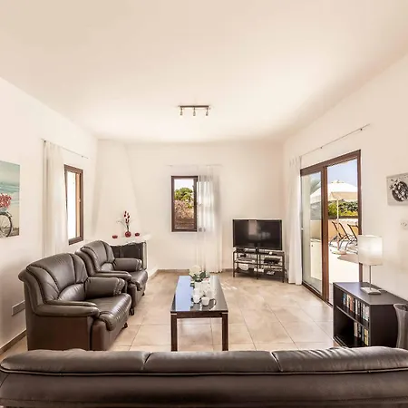 Michael Coral Βίλα Πέγεια