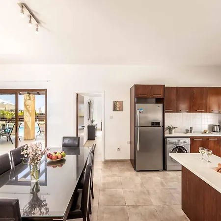 Michael Coral Πέγεια