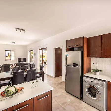 Michael Coral Πέγεια