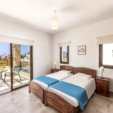 Michael Coral Βίλα Πέγεια