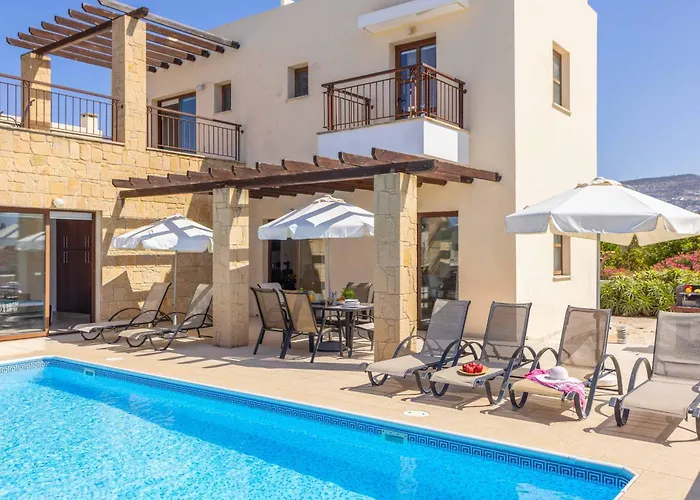 Michael Coral Vila Pegeia