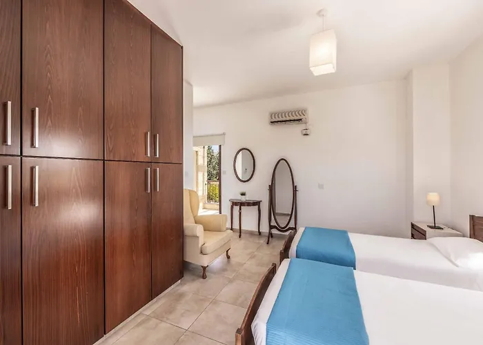 Michael Coral Vila Pegeia