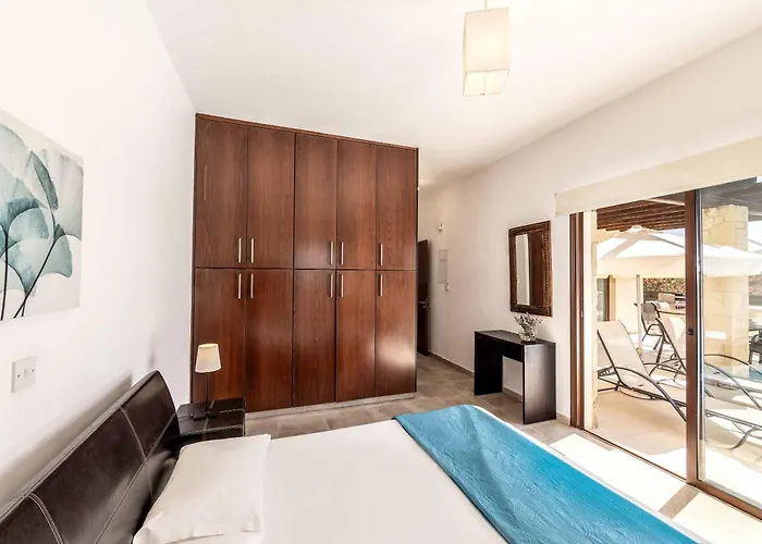 Michael Coral Vila Pegeia