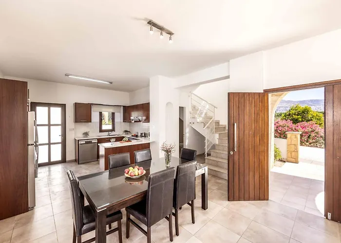 Michael Coral Vila Pegeia